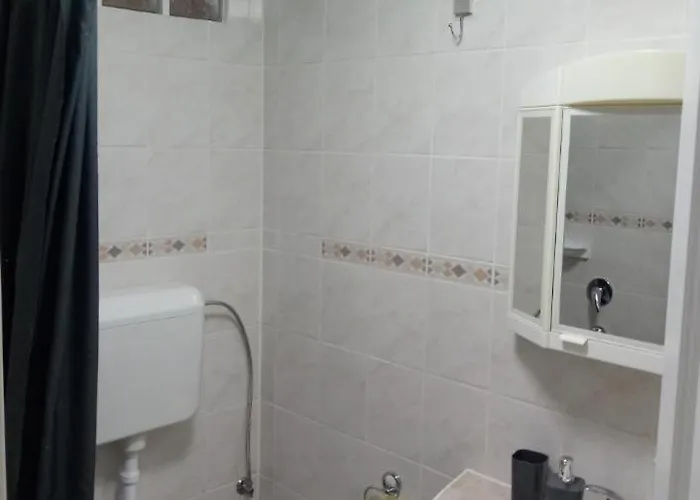 Apartma Na Vasi דירה *