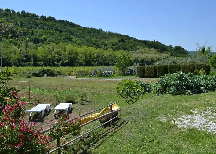 Apartma Na Vasi דירה *